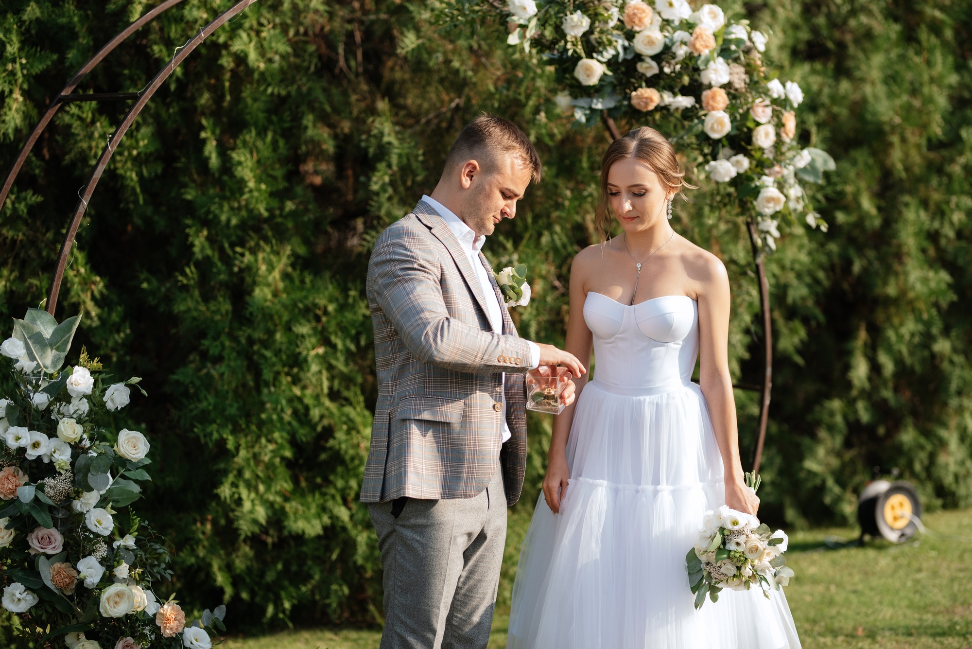 wedding-ceremony-of-the-newlyweds-on-the-glade-5.jpg